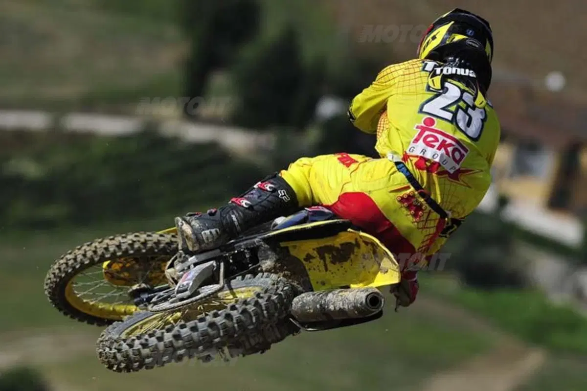 MX. Fermo Cairoli, Suzuki pigliatutto (13)