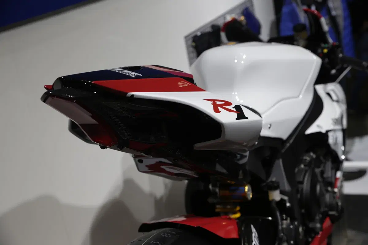 EICMA 2018: Yamaha YZF-R1 GYTR, video e dati (4)