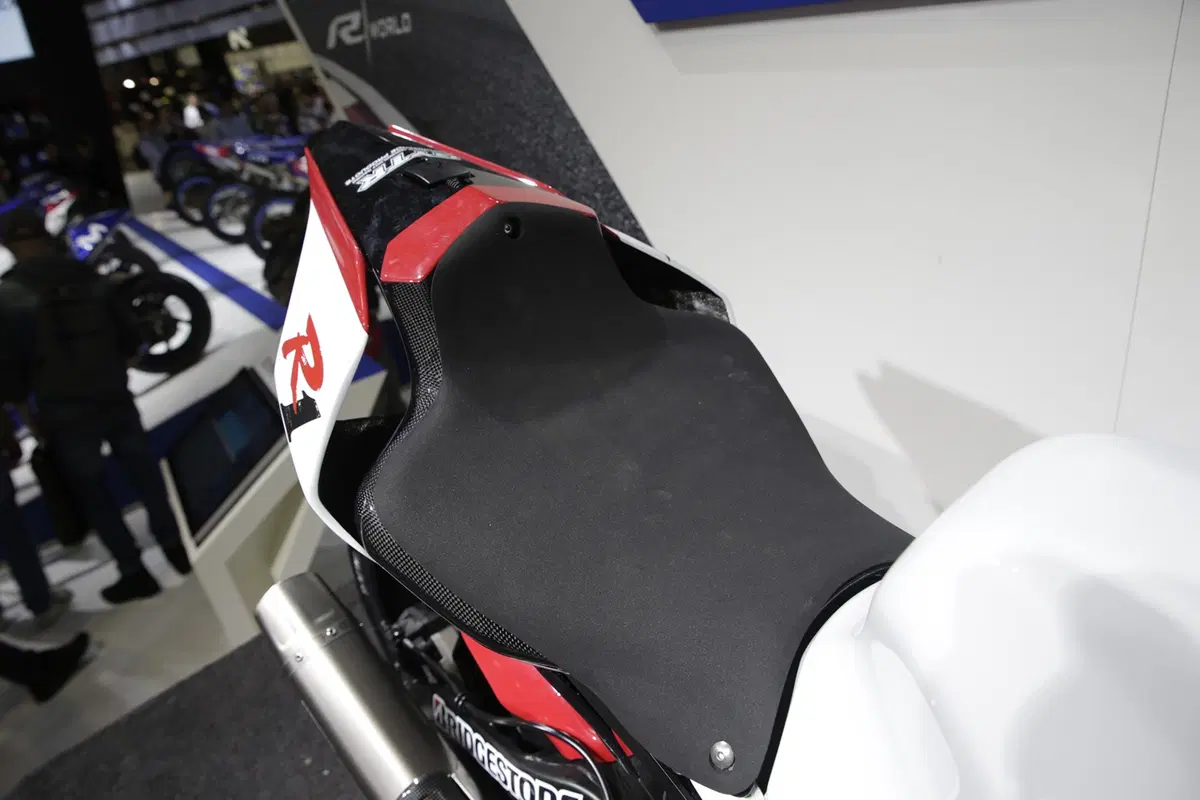 EICMA 2018: Yamaha YZF-R1 GYTR, video e dati (8)