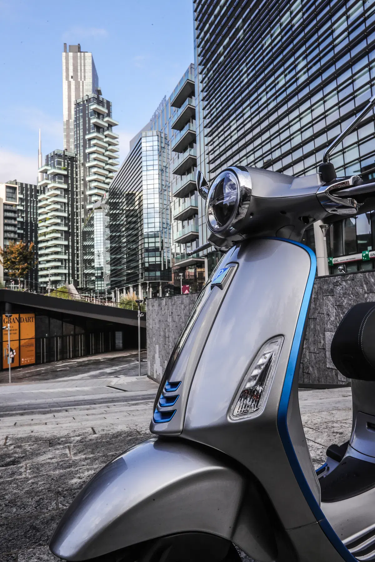 Vespa Elettrica: 100 km di autonomia senza rumore ed emissioni (9)