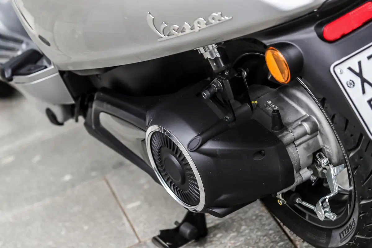 Vespa Elettrica: 100 km di autonomia senza rumore ed emissioni (12)