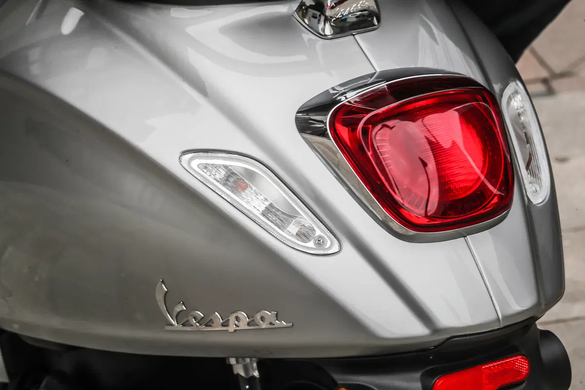 Vespa Elettrica: 100 km di autonomia senza rumore ed emissioni (14)