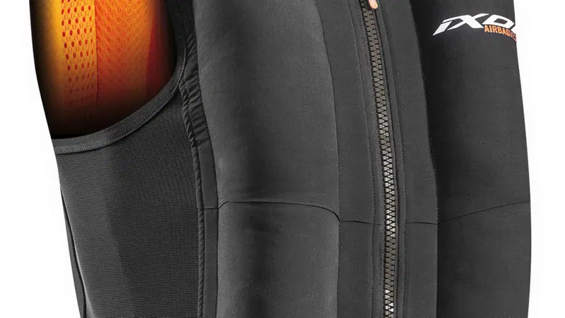 Ixon a EICMA con l'Airbag U03