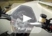 Aprilia Dorsoduro 1200 e Moto Guzzi V7 Racer. I video
