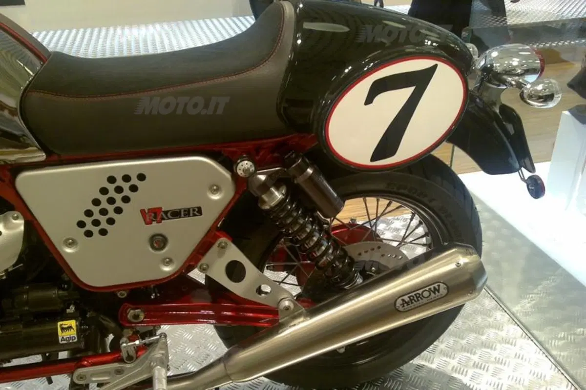 Aprilia Dorsoduro 1200 e Moto Guzzi V7 Racer. I video (4)