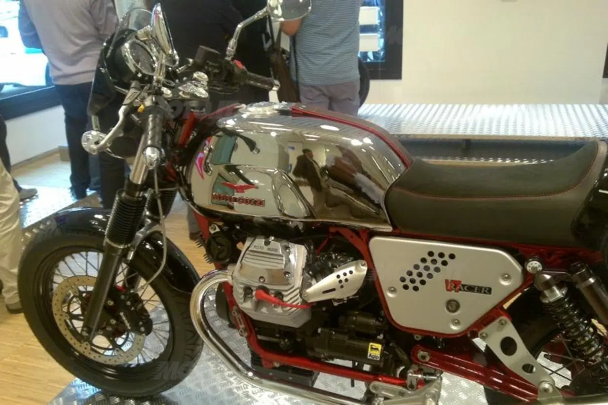 Aprilia Dorsoduro 1200 e Moto Guzzi V7 Racer. I video (12)