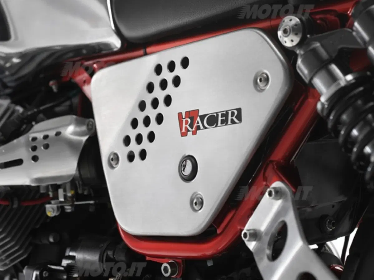 Aprilia Dorsoduro 1200 e Moto Guzzi V7 Racer. I video (34)