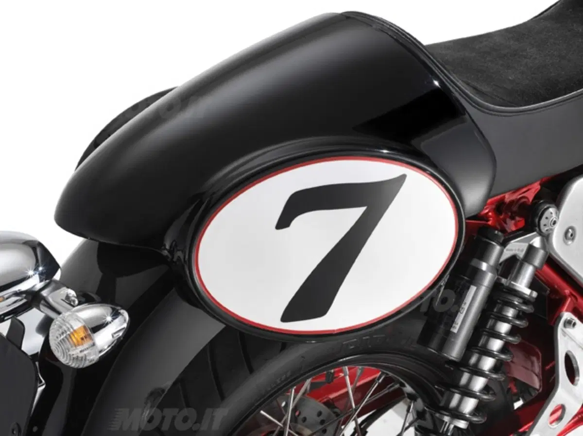 Aprilia Dorsoduro 1200 e Moto Guzzi V7 Racer. I video (37)