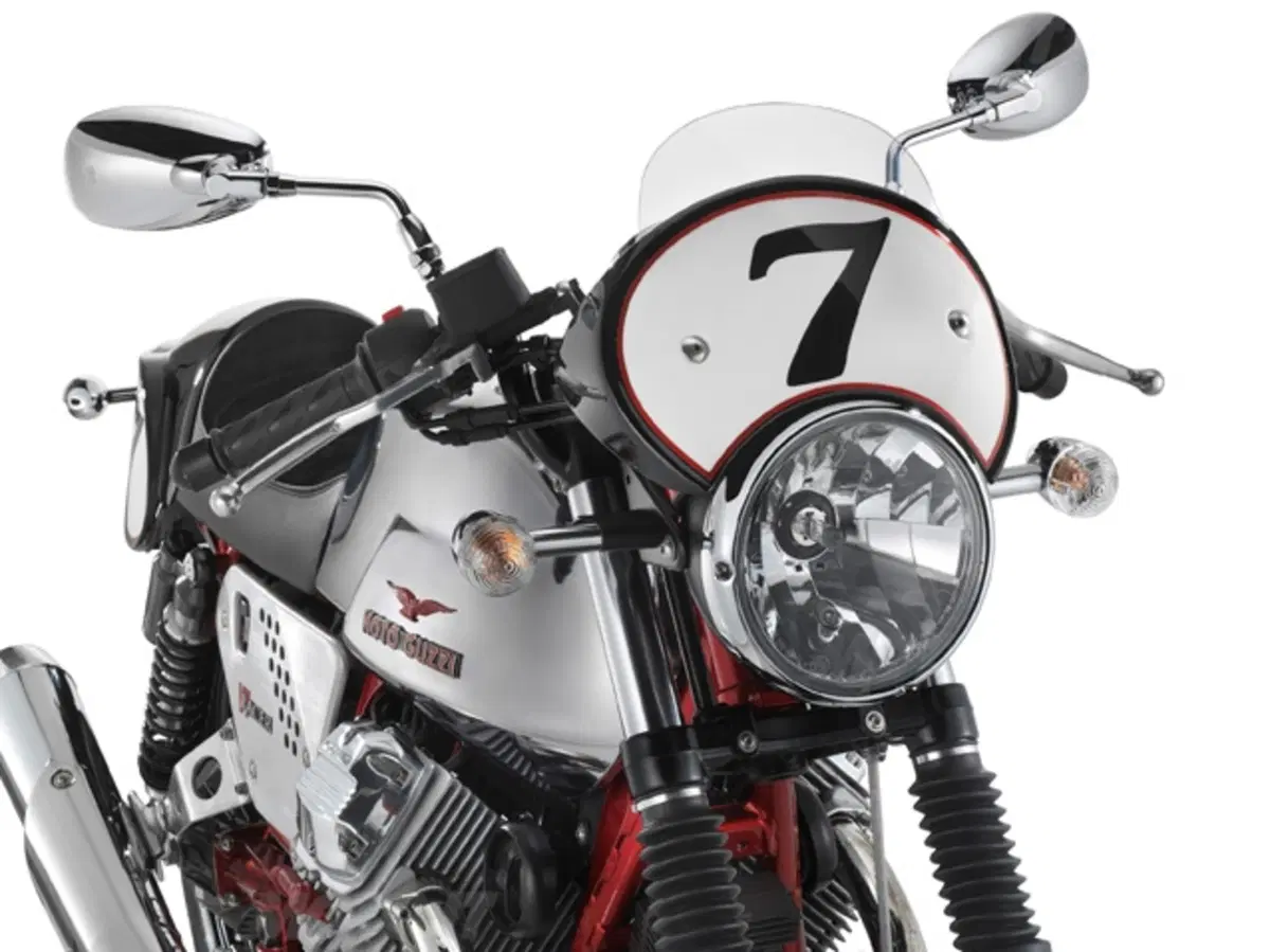 Aprilia Dorsoduro 1200 e Moto Guzzi V7 Racer. I video (40)