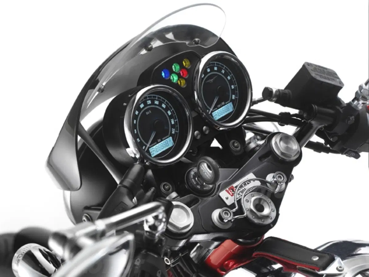 Aprilia Dorsoduro 1200 e Moto Guzzi V7 Racer. I video (41)