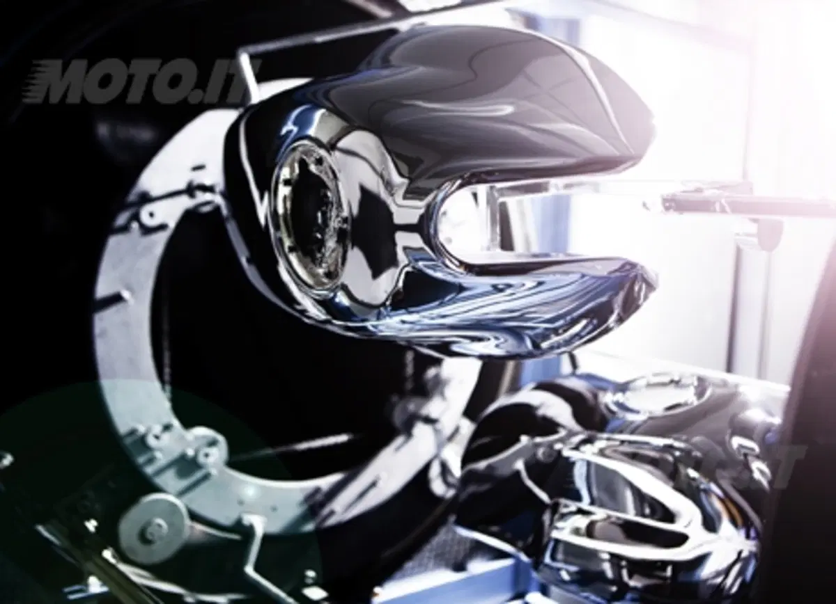 Aprilia Dorsoduro 1200 e Moto Guzzi V7 Racer. I video (55)