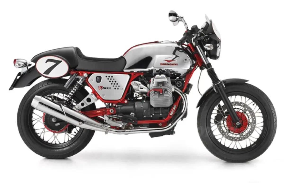 Aprilia Dorsoduro 1200 e Moto Guzzi V7 Racer. I video (58)