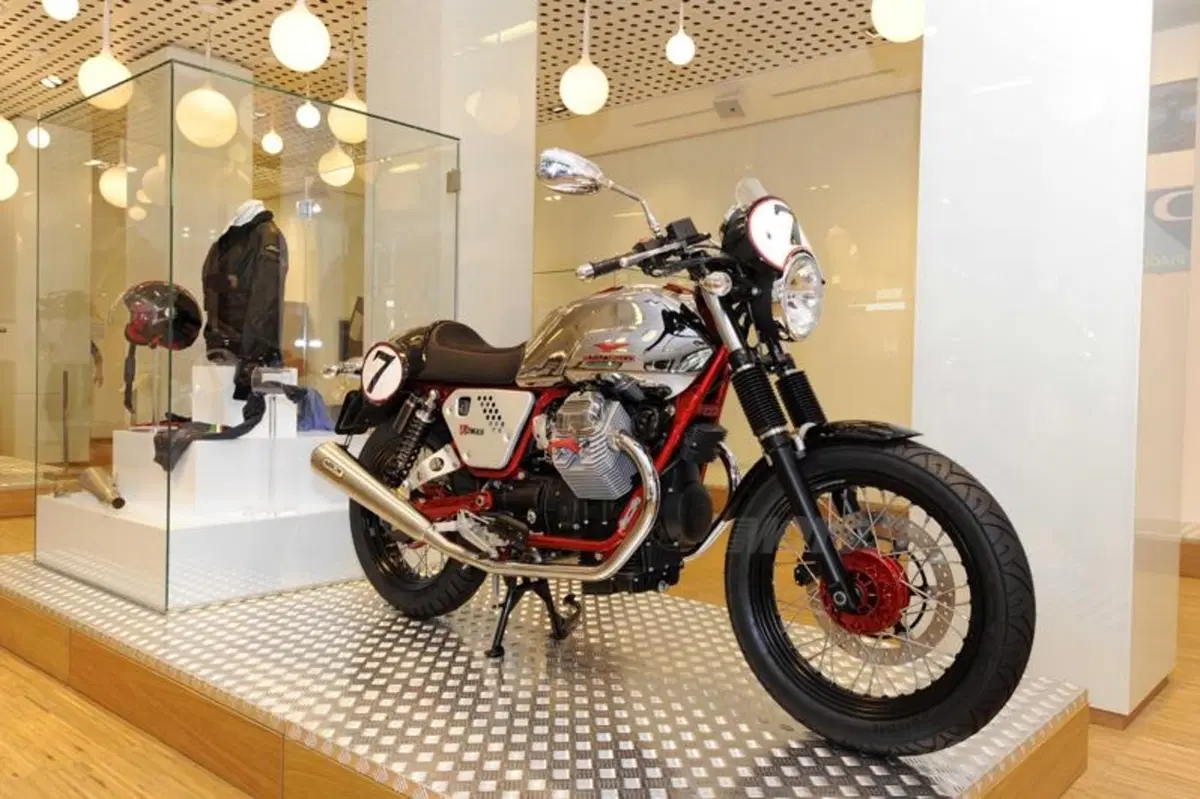 Moto Guzzi presenta la Norge GT 8V