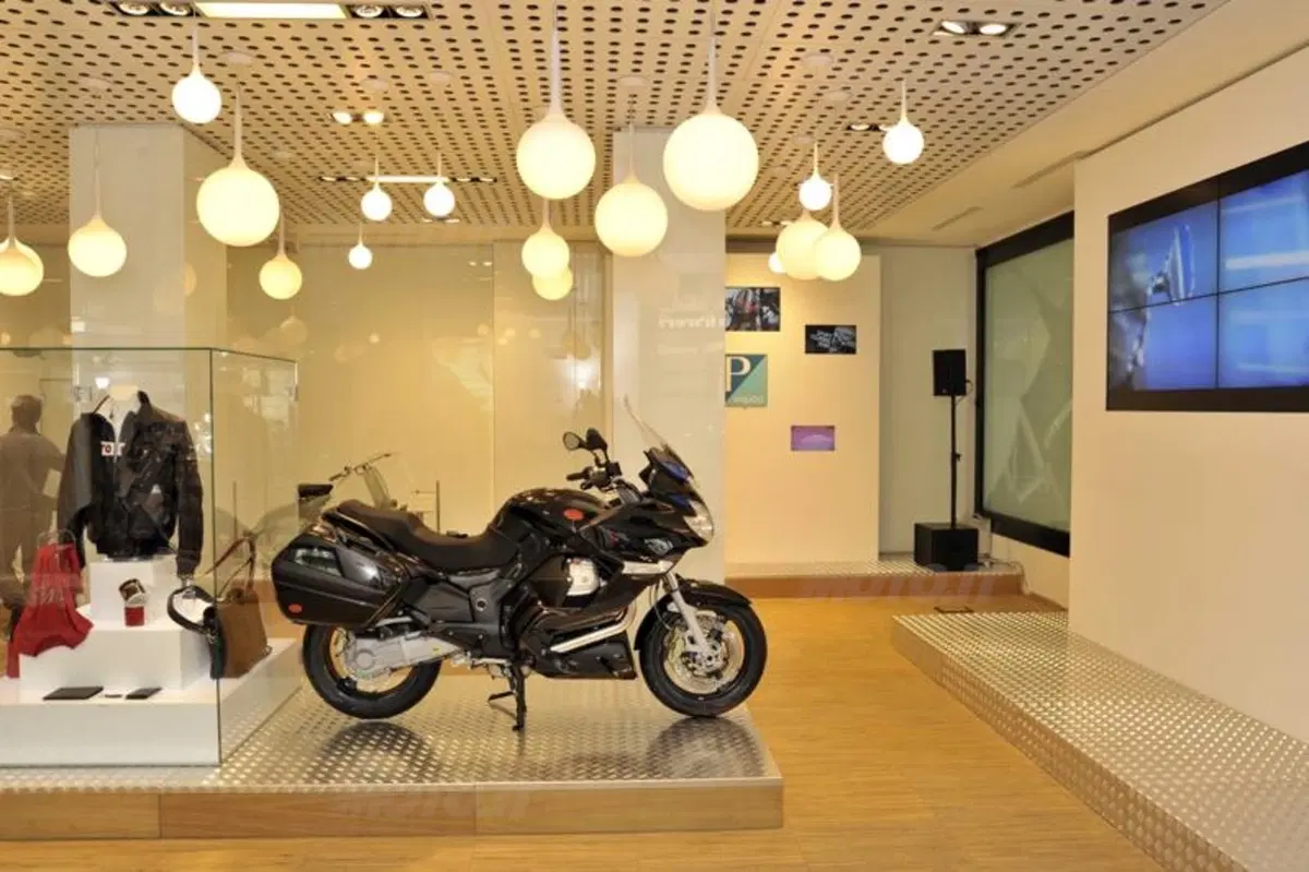 Moto Guzzi presenta la Norge GT 8V (2)
