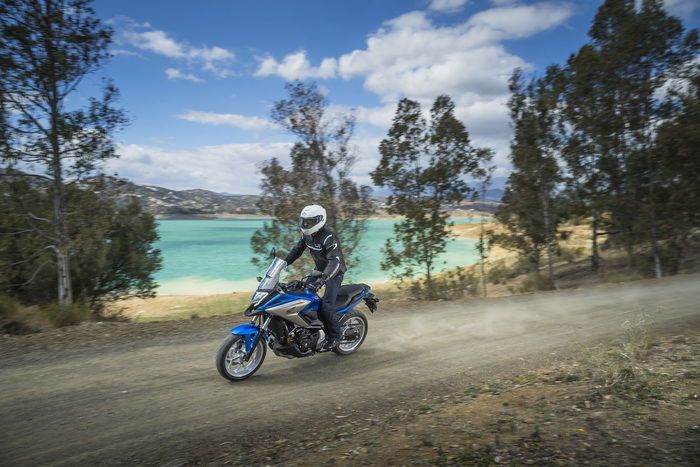 La NC750X non è certo nata per il fuoristrada, ma le strade bianche non sono un problema