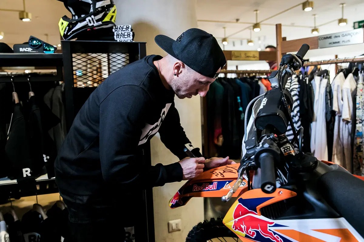 'Minchia che spettacolo', la vita di Tony Cairoli nella sua autobiografia. E' in libreria (9)