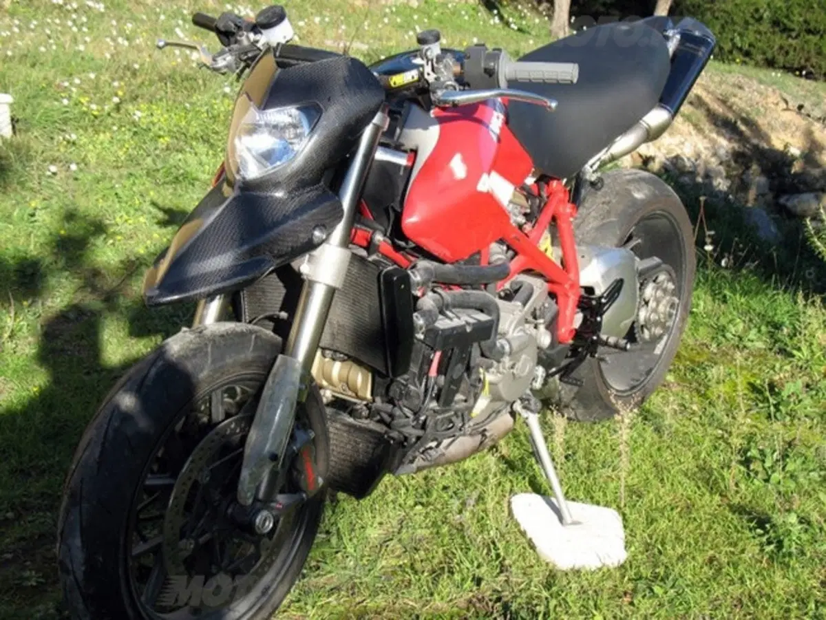 Ducati Hypermotard 1198 liquid cooled (2)