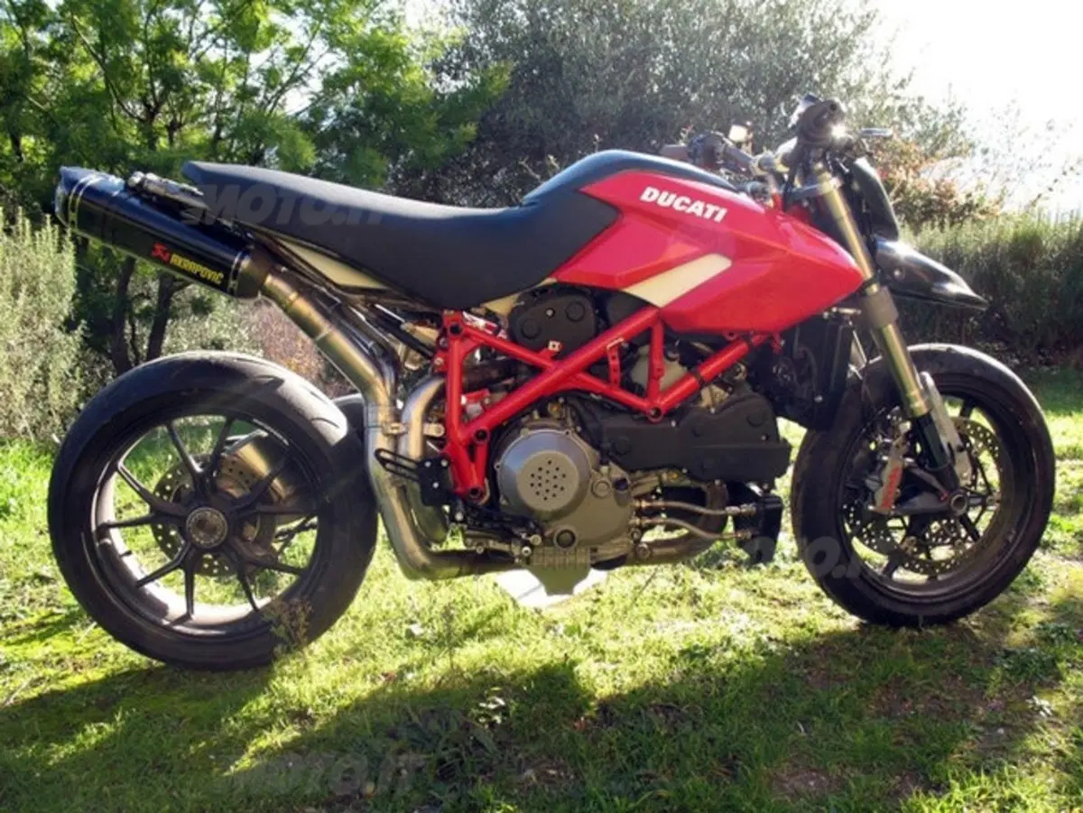 Ducati Hypermotard 1198 liquid cooled (3)