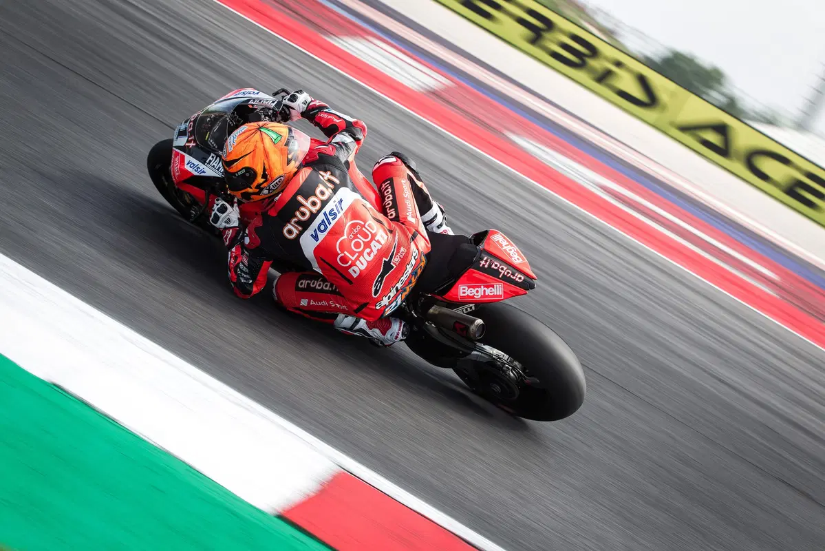 SBK - Michael Ruben Rinaldi con il Barni Racing Team   (5)