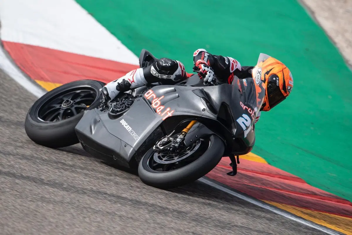 SBK - Michael Ruben Rinaldi con il Barni Racing Team   (3)