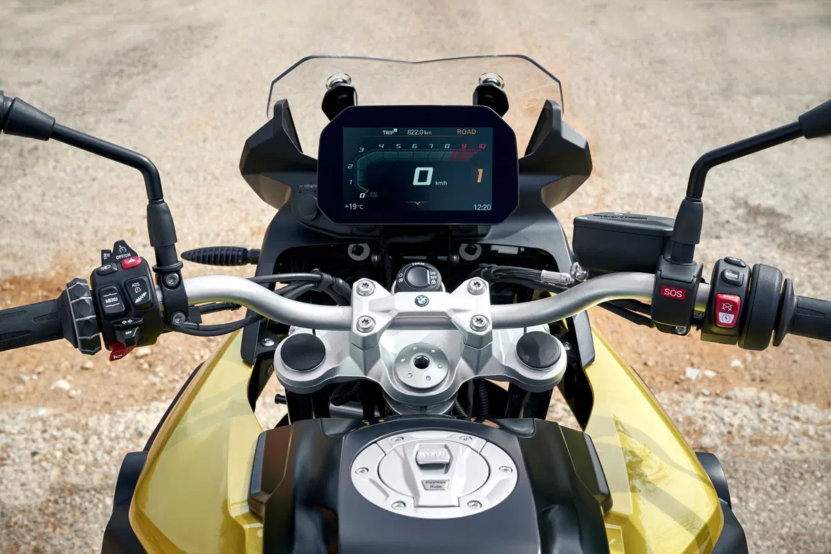 Andrea Galeazzi prova su strada il sistema Connectivity di BMW