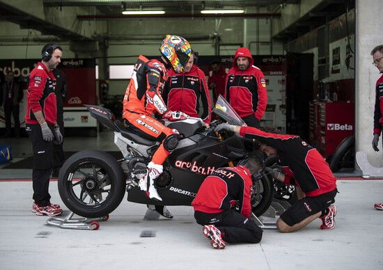 Test SBK. Debutto positivo per la Panigale V4 ad Aragon