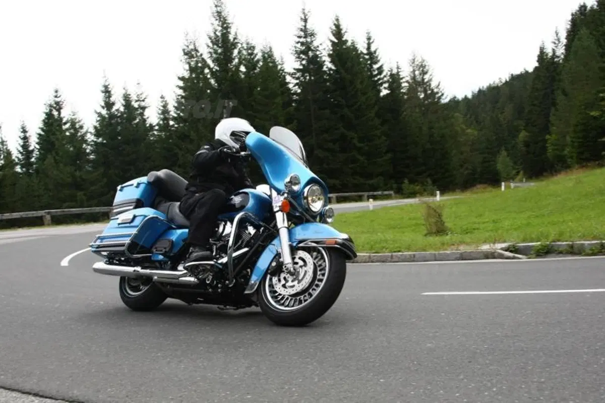 Harley-Davidson 2011  (6)