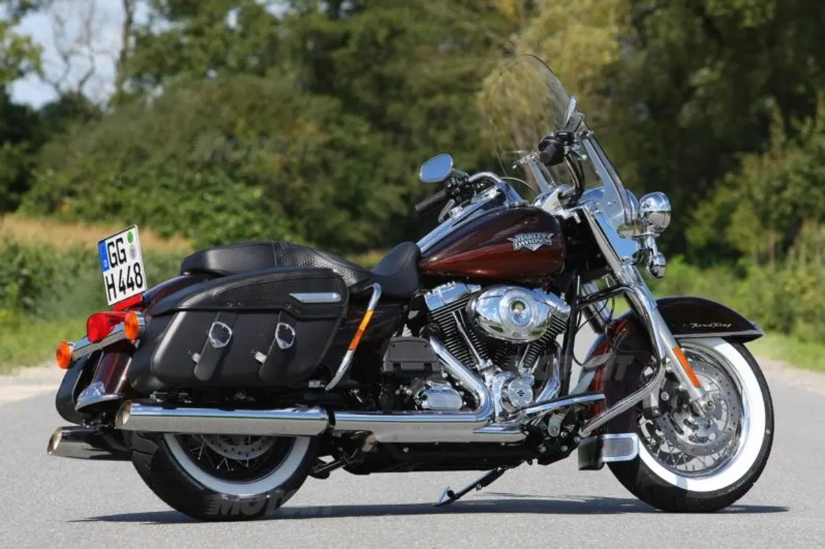 Harley-Davidson 2011  (44)
