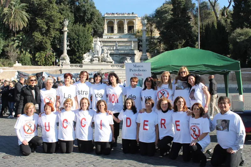 Sulle magliette, lo slogan dell'evento: &ldquo;La strada non deve uccidere&ldquo;