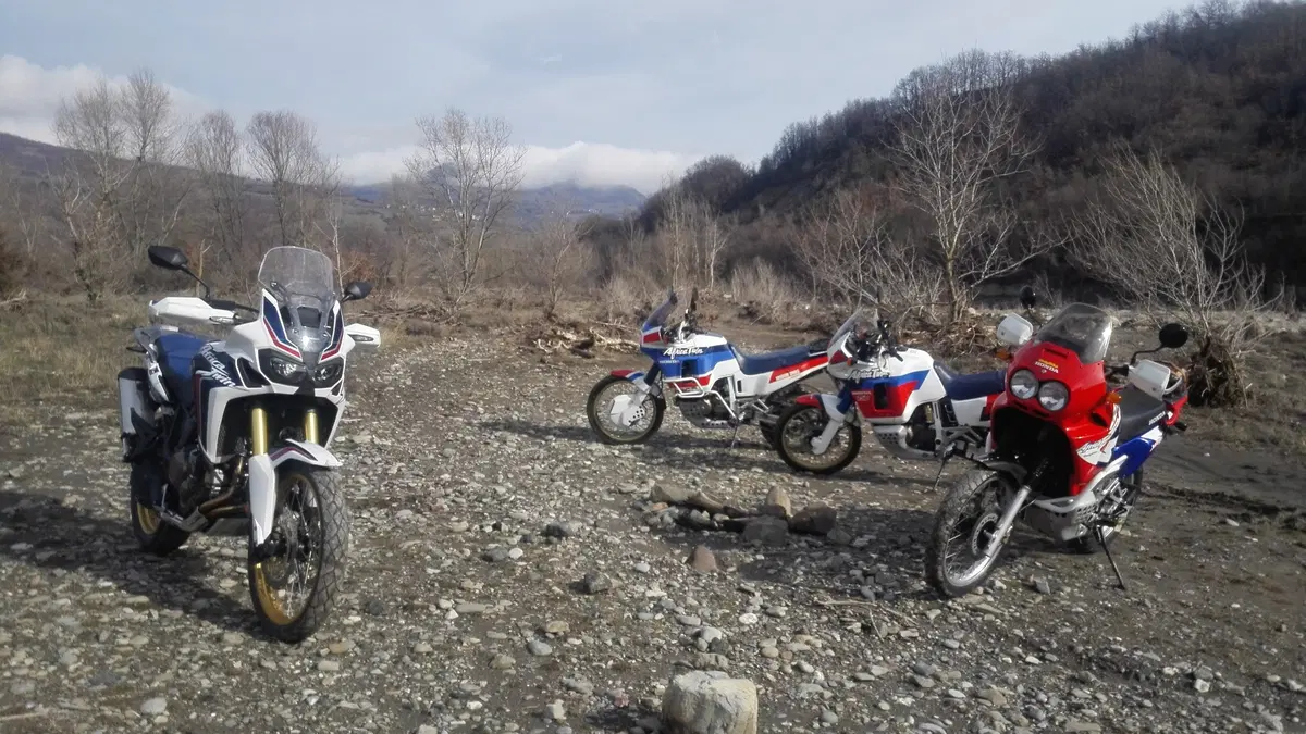 Honda Africa Twin XRV650, XRV750 e CRF1000L (4)