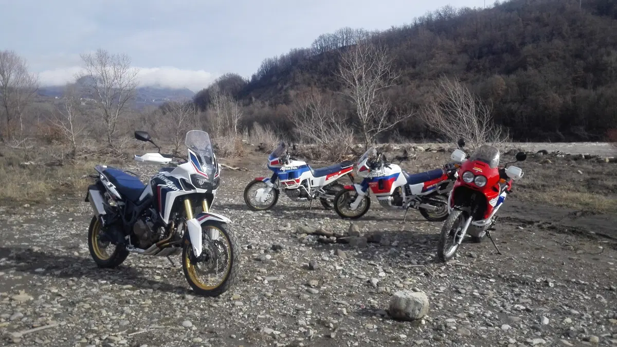Honda Africa Twin XRV650, XRV750 e CRF1000L (3)