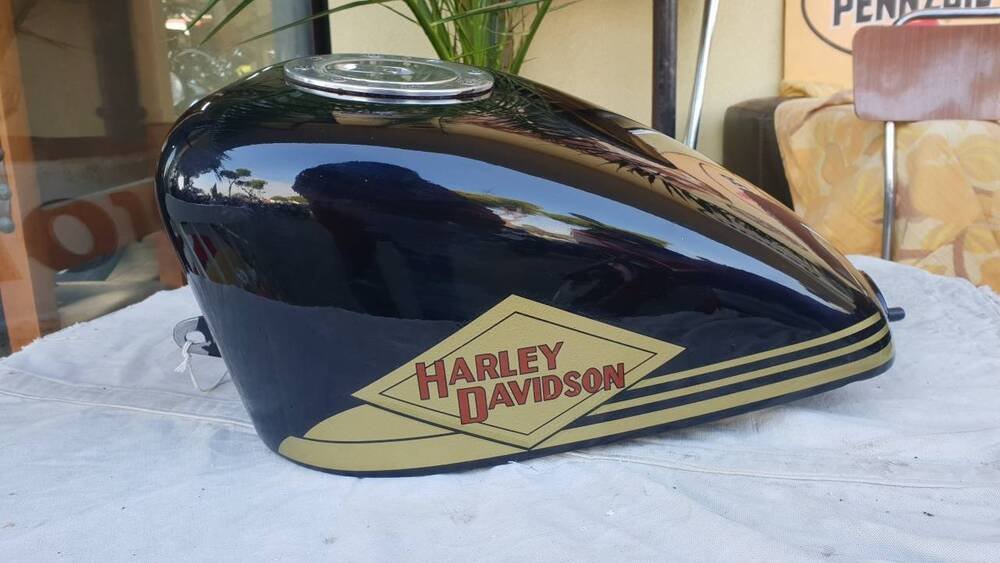Serbatoio nero Harley-Davidson Sportster 883 (2)