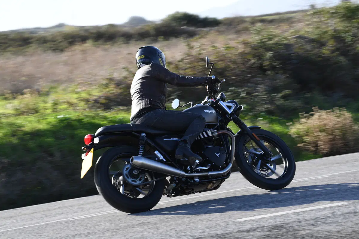 Triumph Street Twin 900 2019 (5)