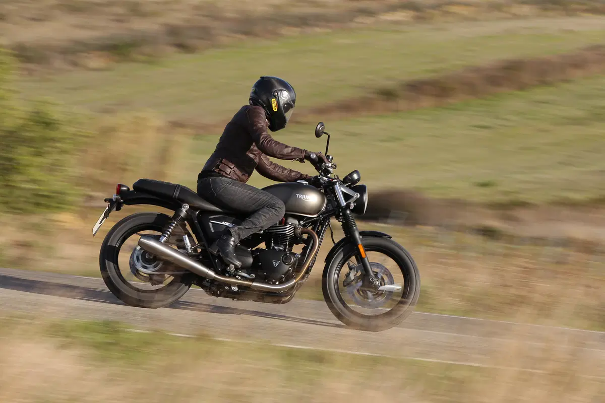 Triumph Street Twin 900 2019 (7)