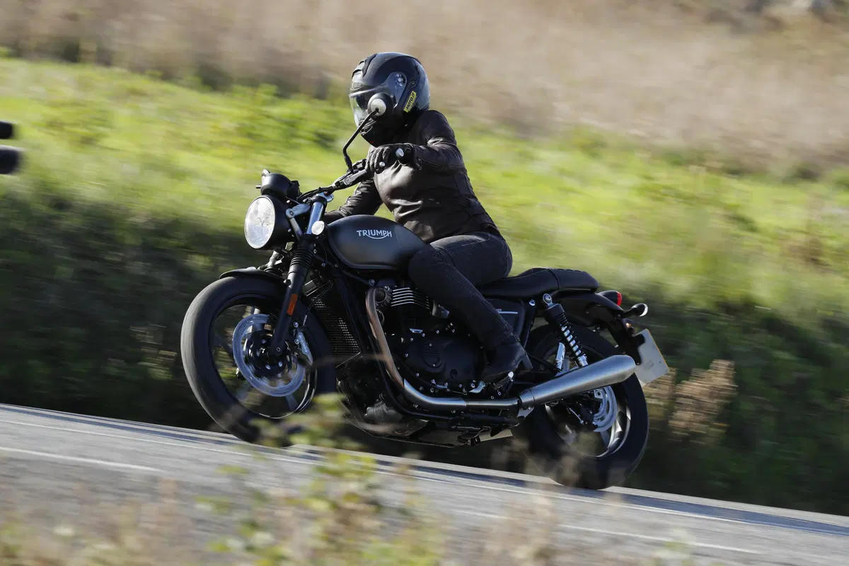 Triumph Street Twin 900 2019 (6)