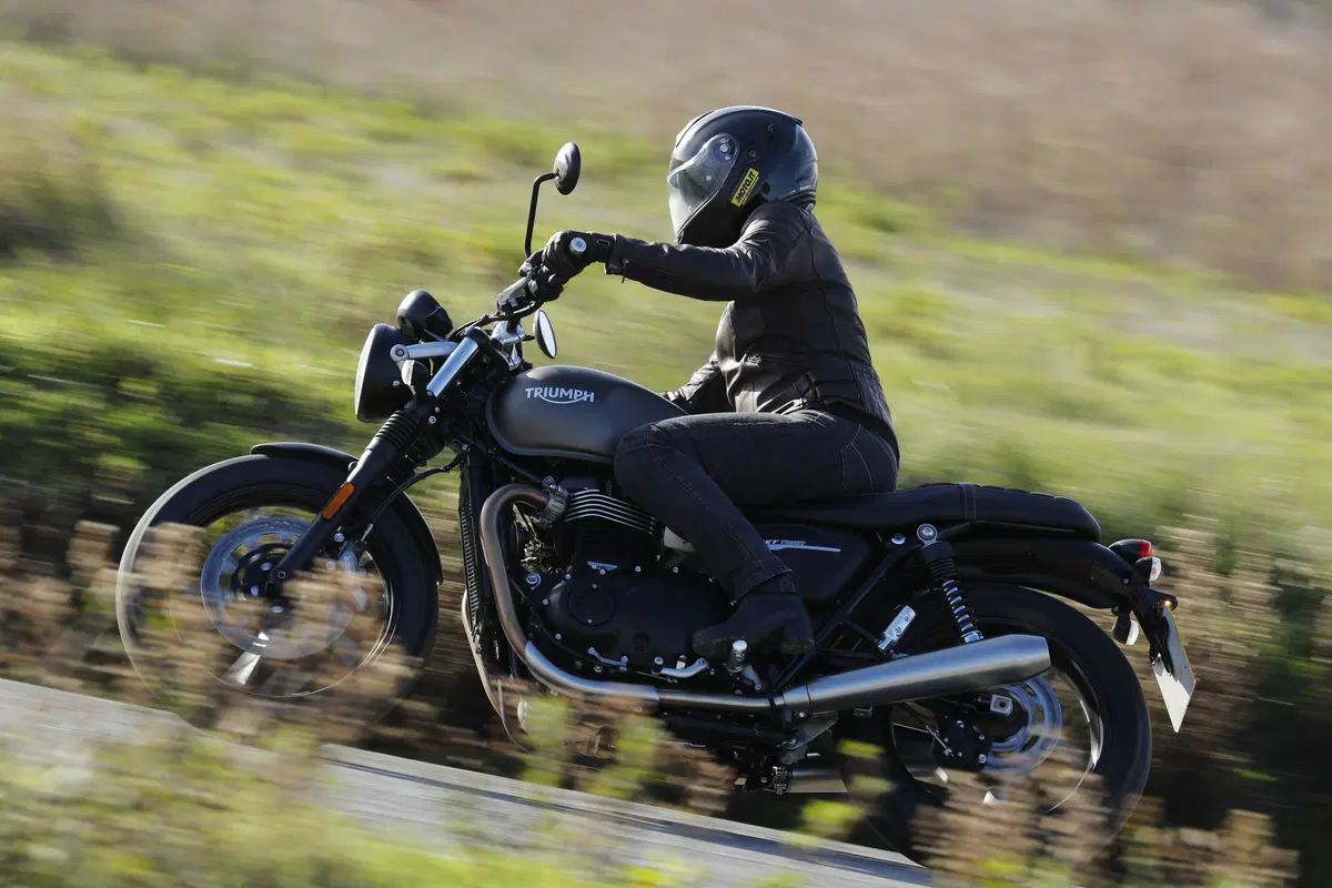 Triumph Street Twin 900 2019 (2)