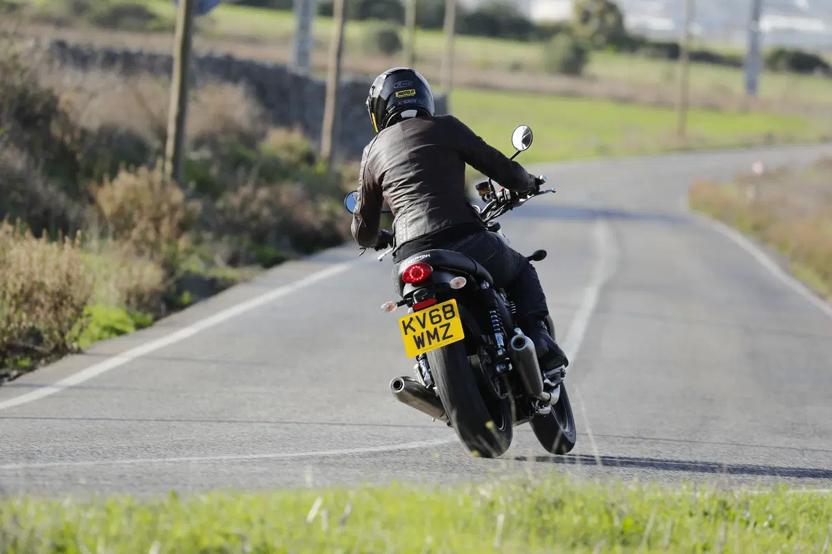 Triumph Street Twin 900 2019 (8)