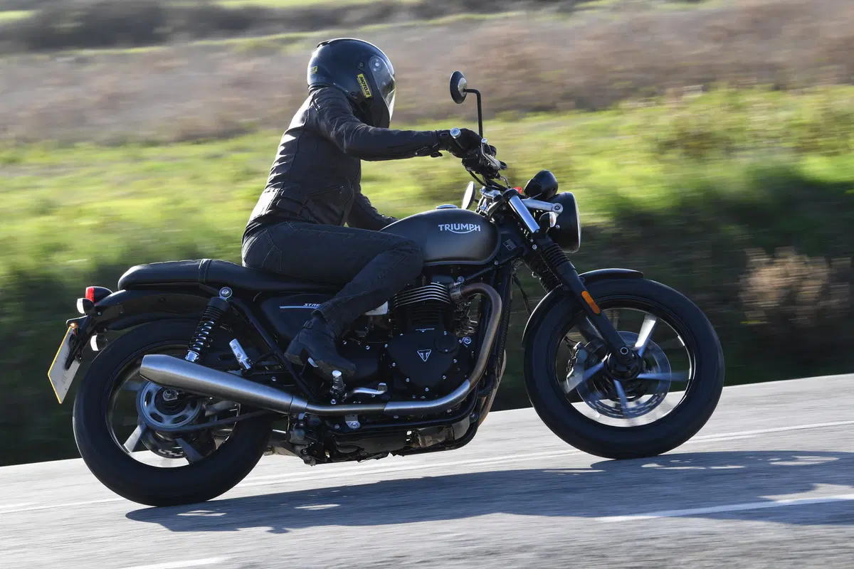 Triumph Street Twin 900 2019 (3)
