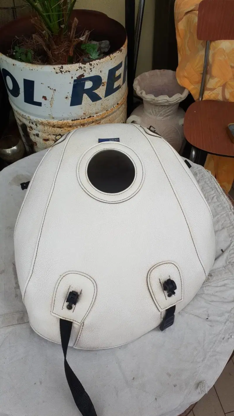 Copriserbatoio Bagster per Triumph Speed Triple (2)