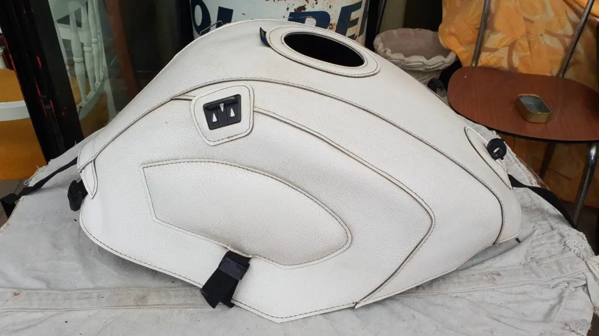 Copriserbatoio Bagster per Triumph Speed Triple (4)