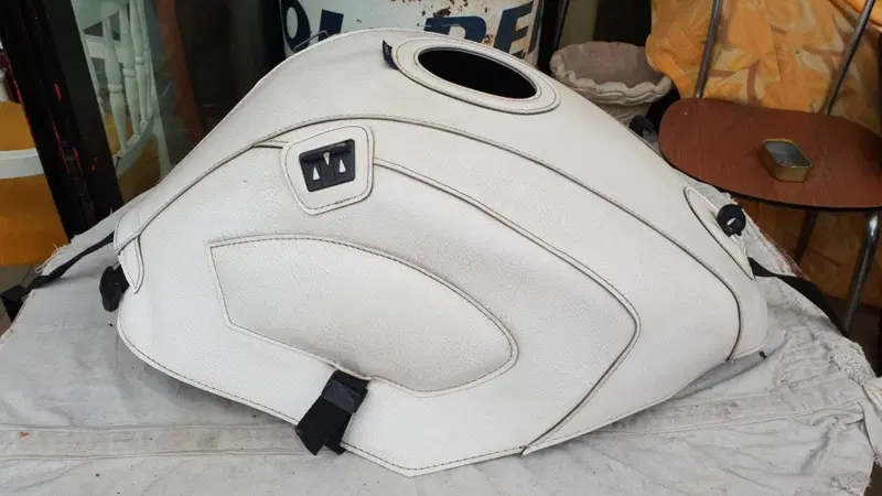 Copriserbatoio Bagster per Triumph Speed Triple (4)