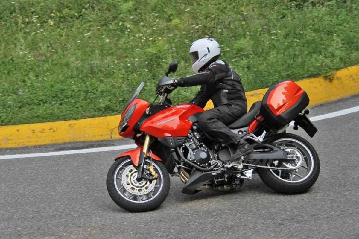 Triumph Tiger SE   (9)