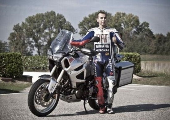 Jorge Lorenzo prova la nuova Yamaha Super Ténéré 1200