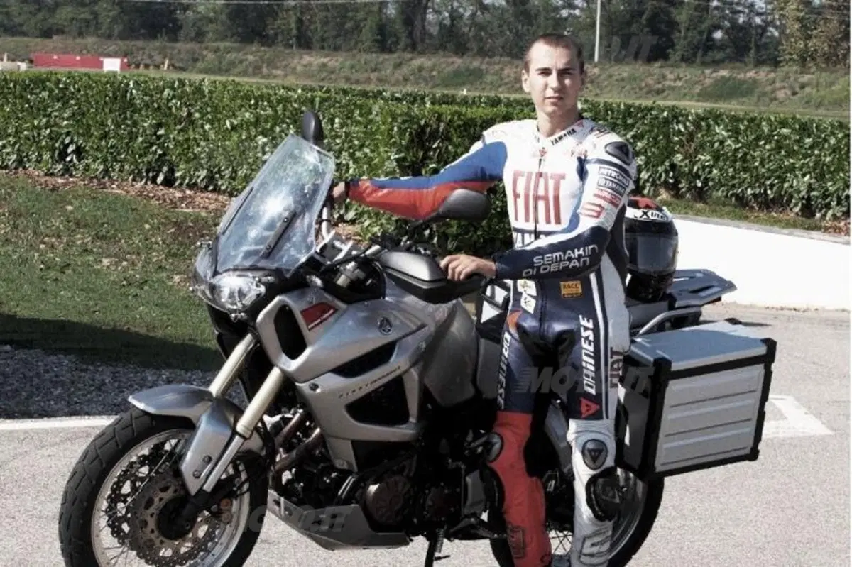 Jorge Lorenzo prova la nuova Yamaha Super Ténéré 1200 (2)