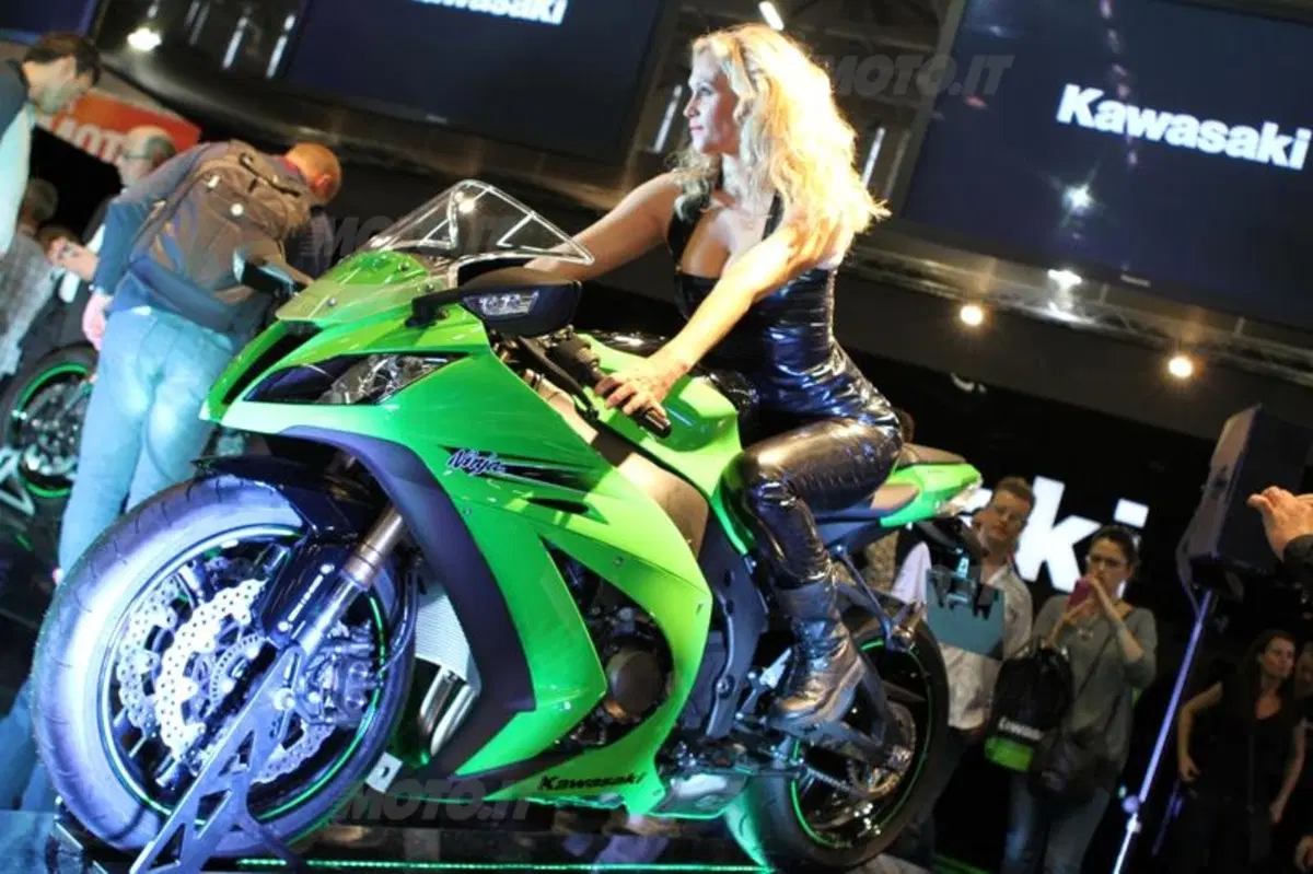 Nuove immagini e video della Kawasaki Ninja ZX-10R 2011 (10)