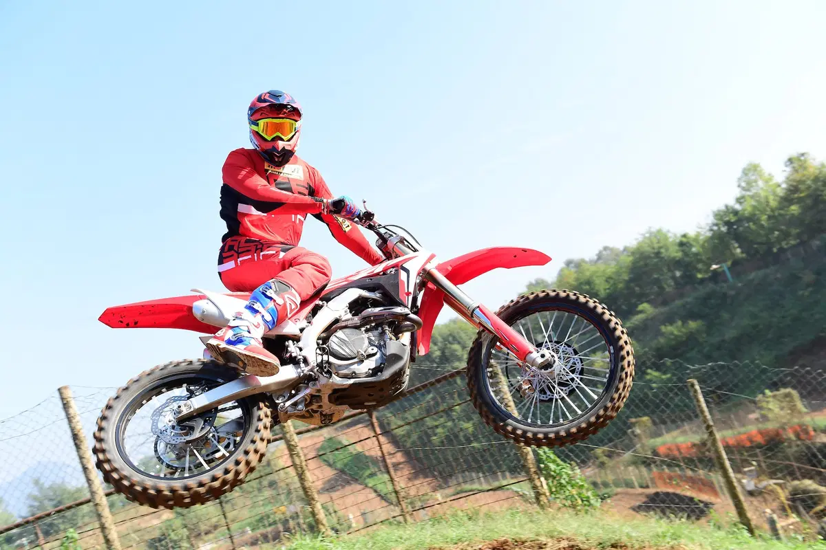 Honda CRF 250R e CRF 450R 2019: Concentrato di tecnologia (18)