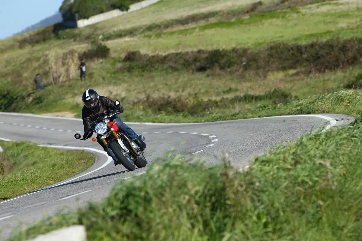 Triumph Thruxton R (3)