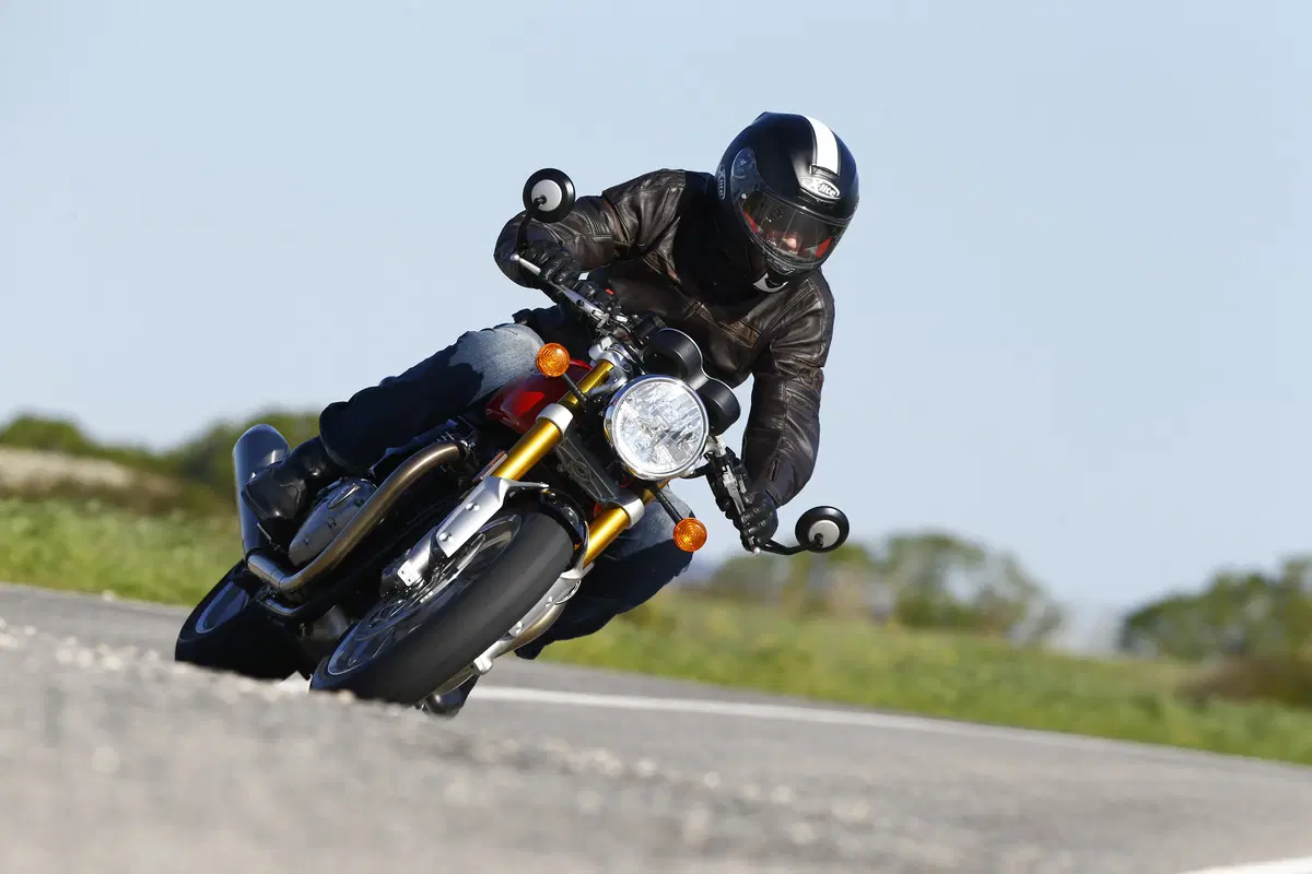 Triumph Thruxton R (2)