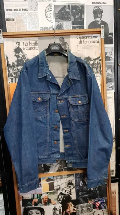 Giacca in jeans Wrangler con patch Harley-Davidson
