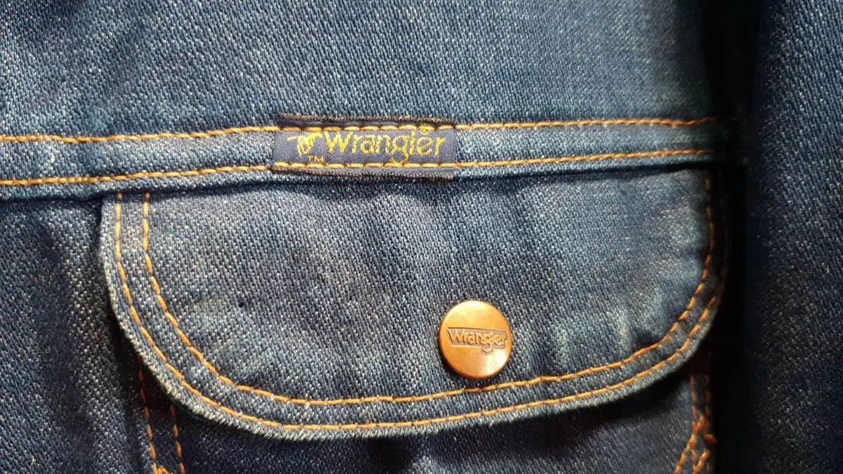 Giacca in jeans Wrangler con patch Harley-Davidson (3)